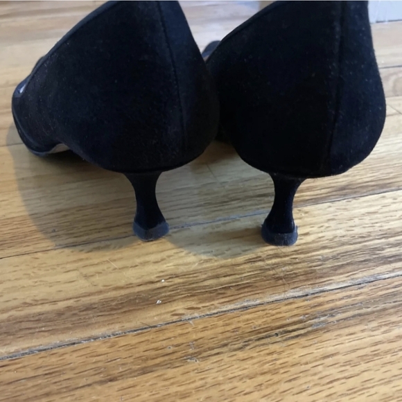Manolo Blahnik Black Suede Pointed Kitten Heel Shoes - Picture 2 of 7